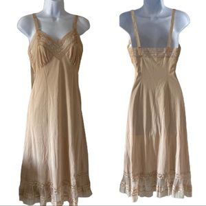 3/25 Seamprufe vintage lace details beige slip